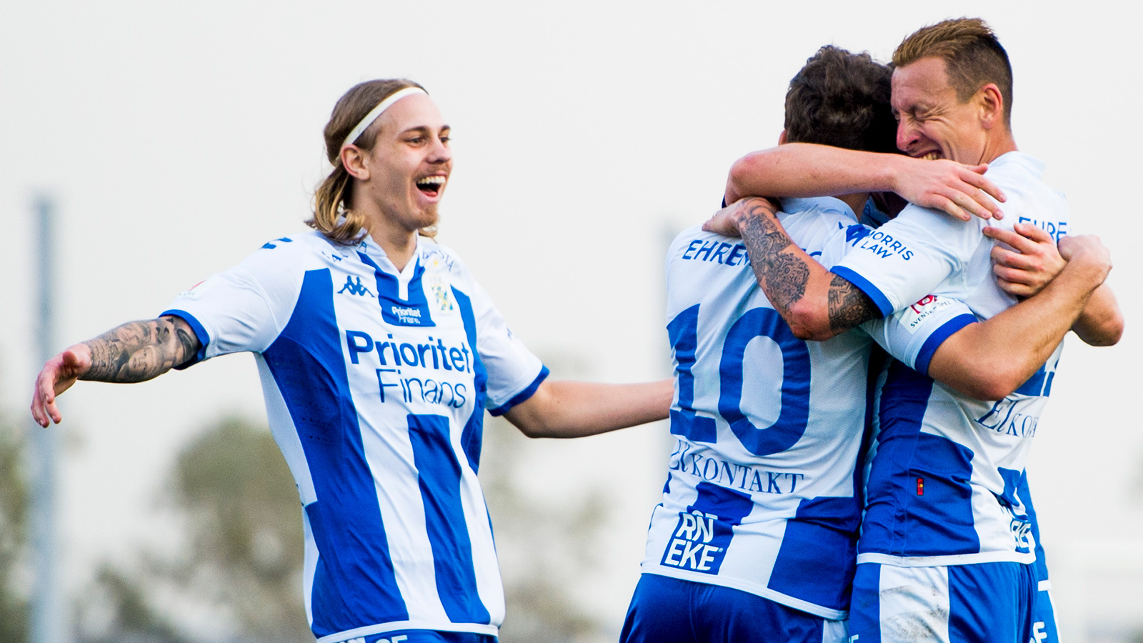 170211 Elias Mar Omarsson påväg mot Tobias Hysen som kramas om av Martin Smedberg Dalence efter han gjort 2-1 under fotbollsmatchen i Dubai International Cup mellan IFK Göteborg och AIK den 11 februari 2017 i Dubai.