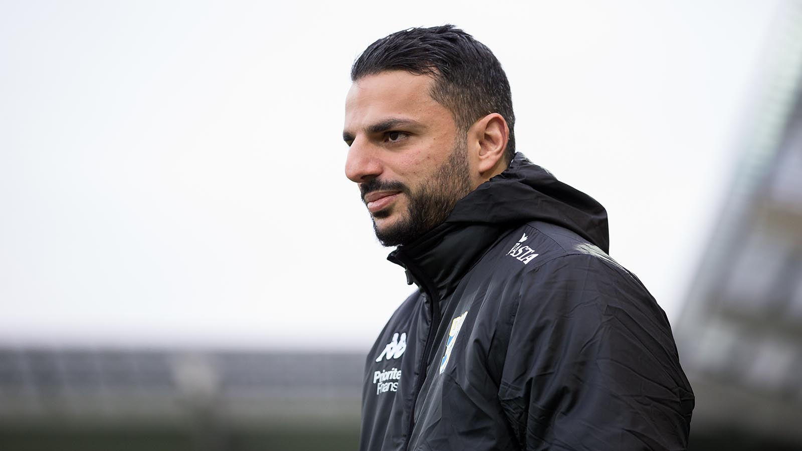 180217 IFK Göteborgs tränare Poya Asbaghi en fotbollsmatch i Svenska Cupen mellan IFK Göteborg och Varberg den 17 februari 2018 i Göteborg. Foto: Michael Erichsen / BILDBYRÅN / Cop 89