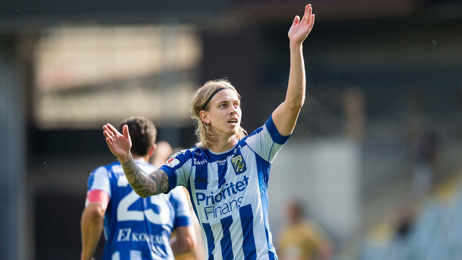 180728 IFK Göteborgs Elias Mar Omarsson jublar mot publiken efter sitt 3-0 mål under fotbollsmatchen i allsvenskan mellan IFK Göteborg och Brommapojkarna den 28 juli 2018 i Göteborg. Foto: Michael Erichsen / BILDBYRÅN / Cop 89